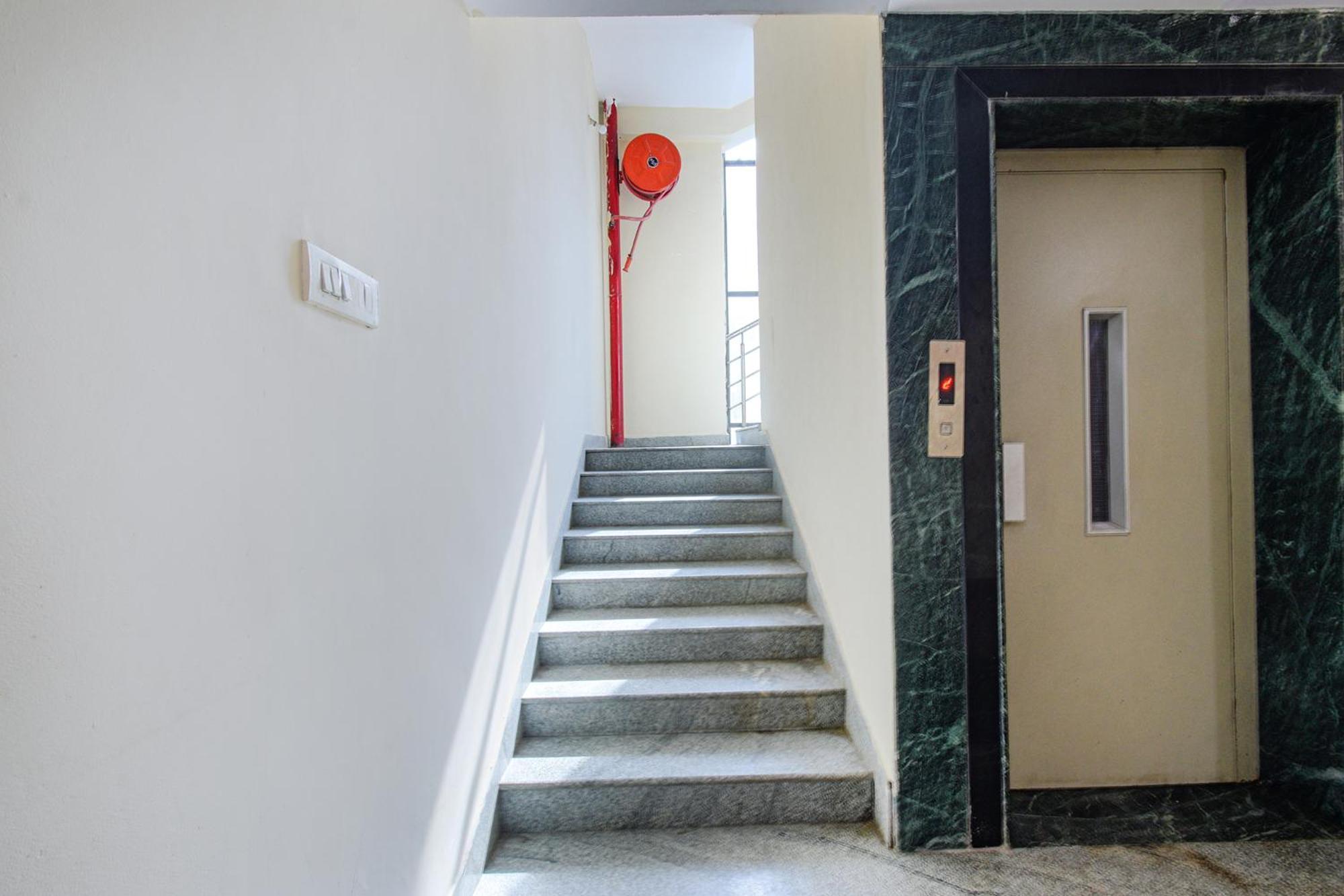 Fabhotel N Residency, Hitech City - 350M From Yashoda Hospital, Hitech City ハイデラバード エクステリア 写真